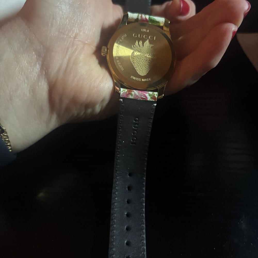 Gucci Floral Gold Women's Watch with COA - Picture 7 of 17